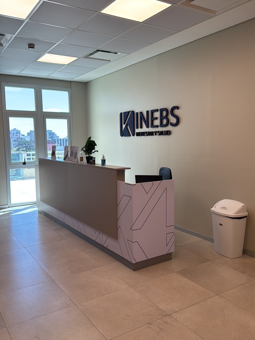 Recepción Kinebs Kinesiología y Rehabilitación San Miguel